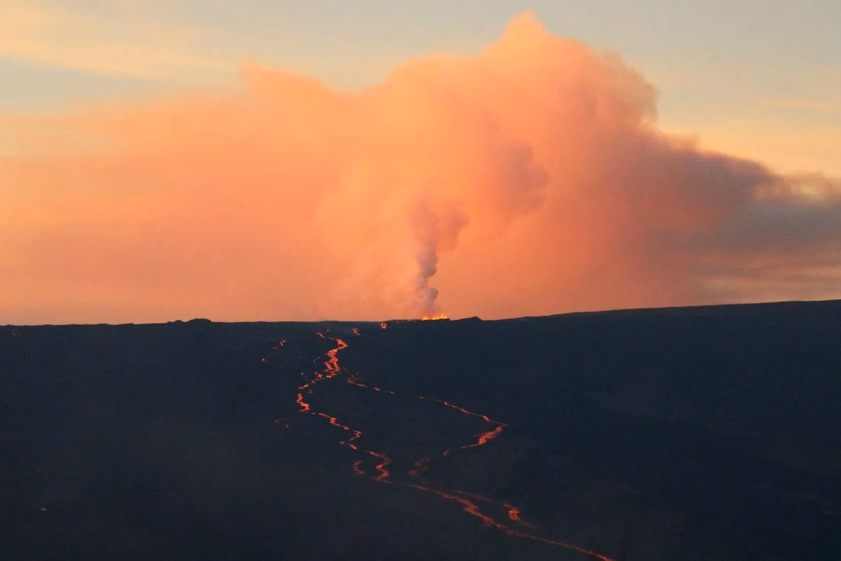 hilo-hawaii-a-tropical-paradise-with-volcanoes-earthquakes-and-tsunami-risks-image-1