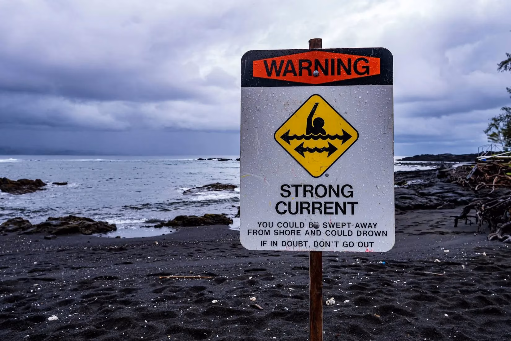 hilo-hawaii-a-tropical-paradise-with-volcanoes-earthquakes-and-tsunami-risks-image-2