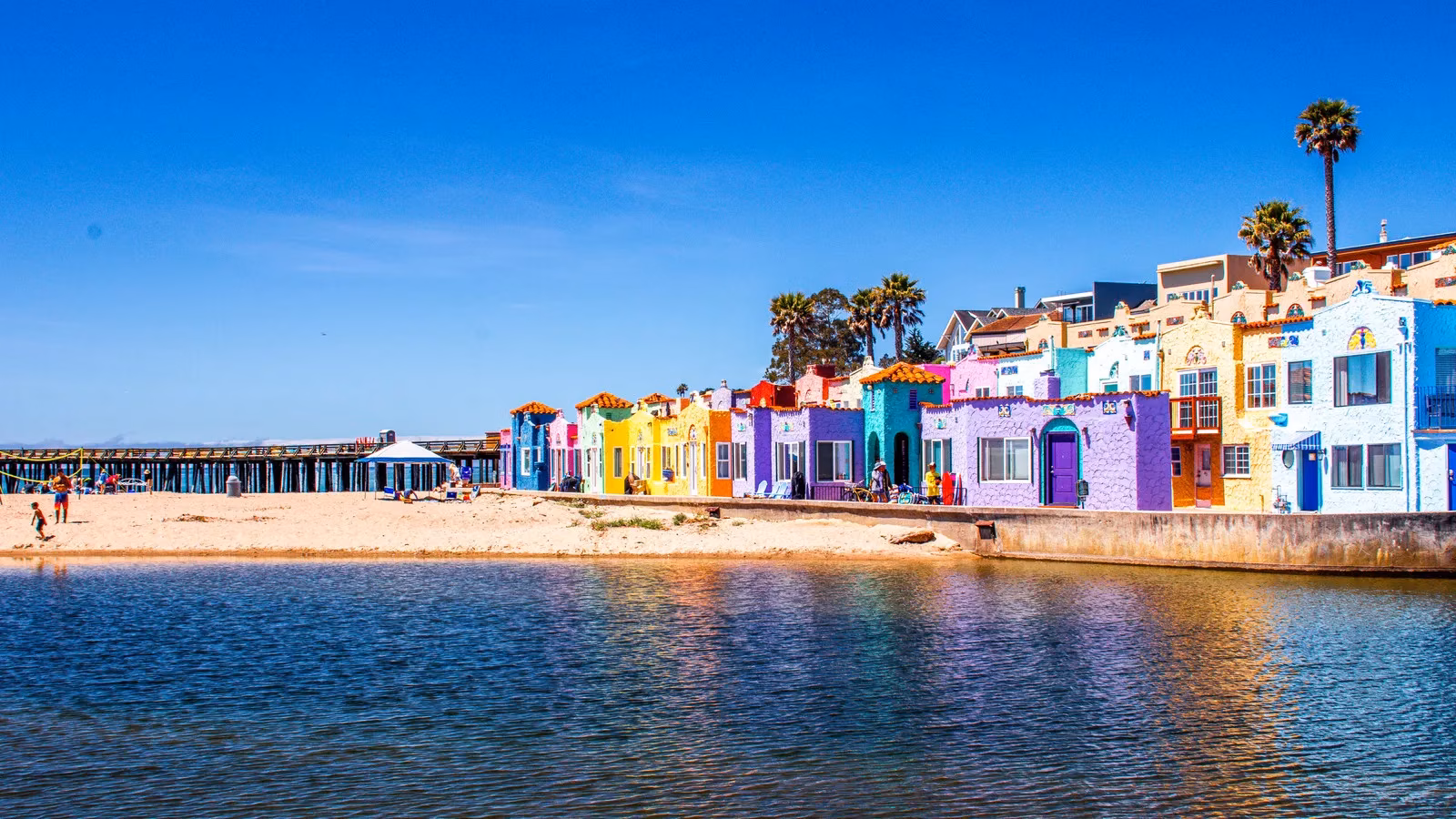 my-quest-to-find-california-s-first-beach-resort-the-colorful-capitola-image-0