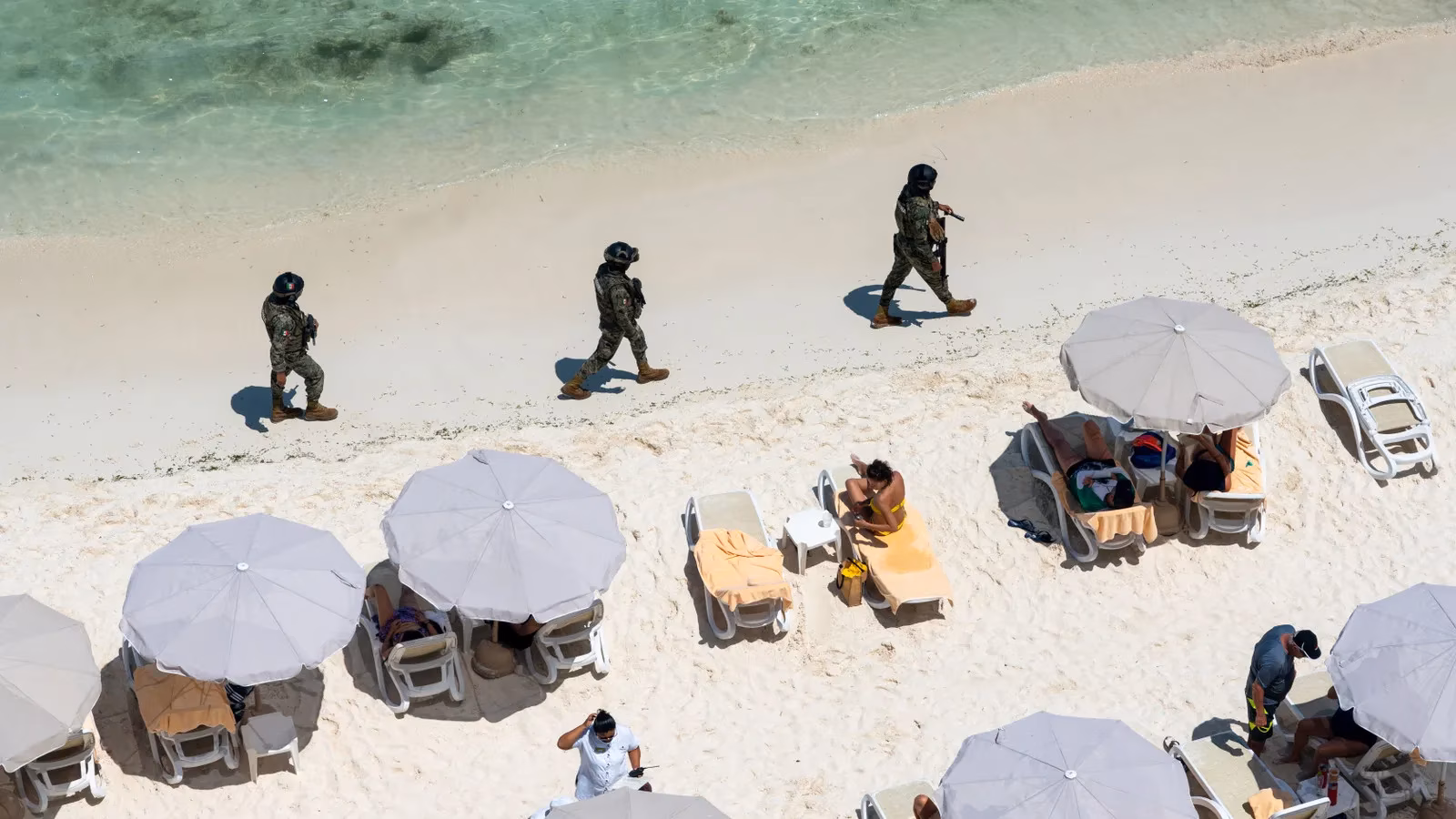 mysterious-boat-lands-on-tulum-beach-what-travelers-should-know-image-0