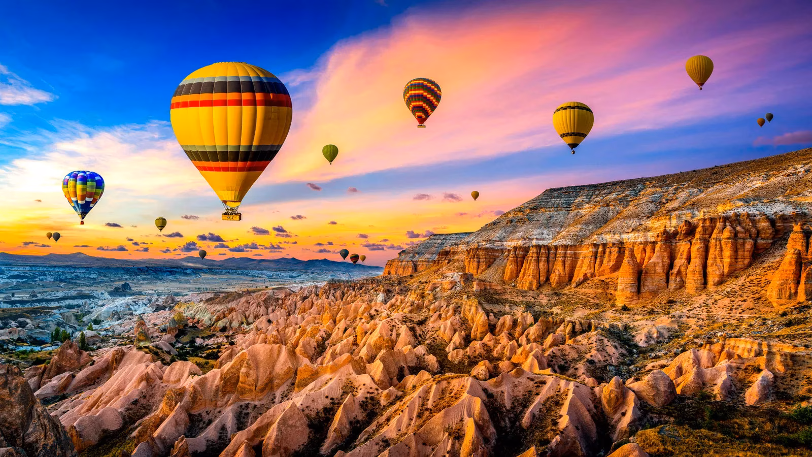 sunset-apocalypse-turkey-s-fairy-tale-skies-dethrone-hawaii-in-a-shocking-global-showdown-image-0